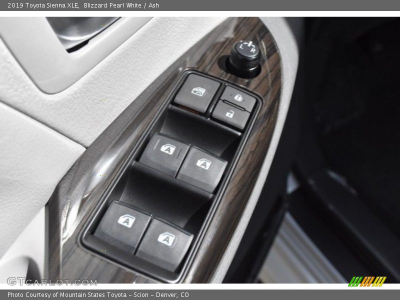 Blizzard Pearl White / Ash 2019 Toyota Sienna XLE