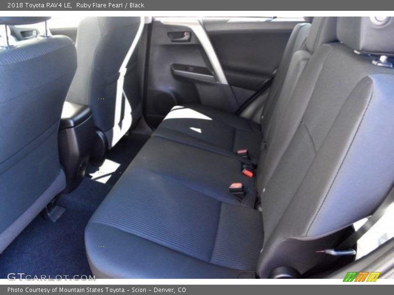 Ruby Flare Pearl / Black 2018 Toyota RAV4 LE