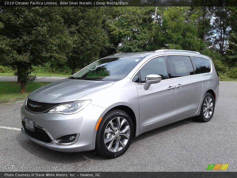 Front 3/4 View of 2019 Pacifica Limited