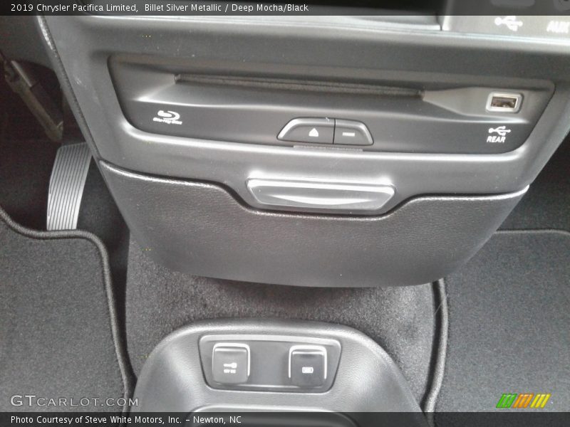 Billet Silver Metallic / Deep Mocha/Black 2019 Chrysler Pacifica Limited
