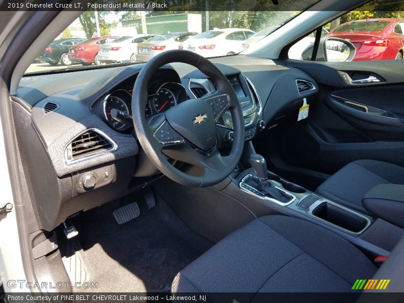 Pepperdust Metallic / Black 2019 Chevrolet Cruze LT