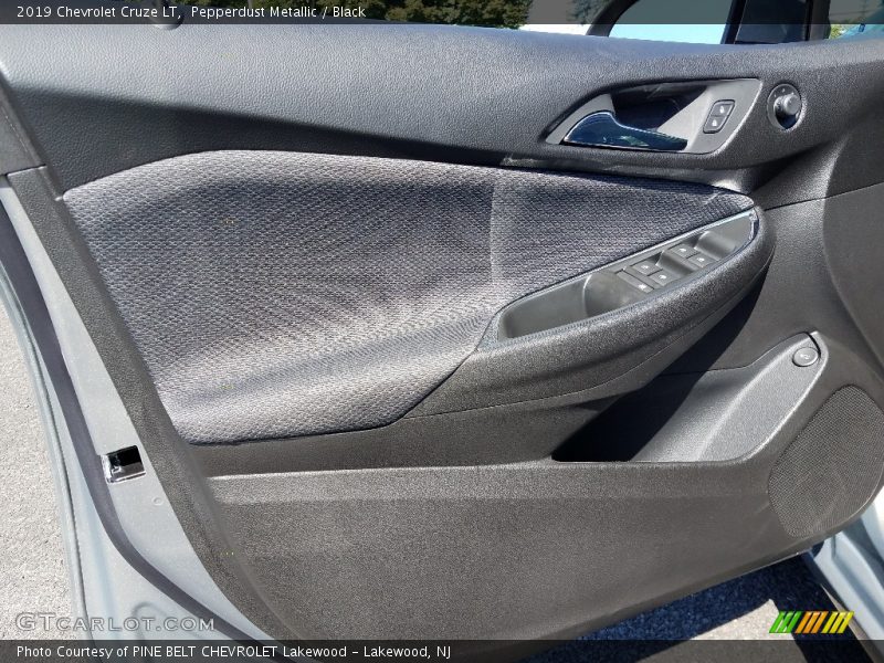 Pepperdust Metallic / Black 2019 Chevrolet Cruze LT