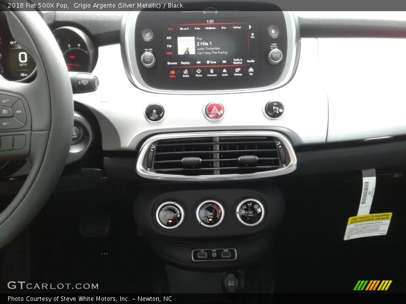 Grigio Argento (Silver Metallic) / Black 2018 Fiat 500X Pop