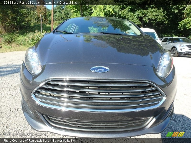 Magnetic / Charcoal Black 2018 Ford Fiesta SE Sedan