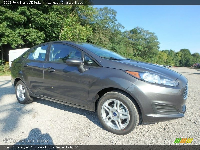 Front 3/4 View of 2018 Fiesta SE Sedan