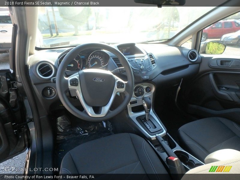 Magnetic / Charcoal Black 2018 Ford Fiesta SE Sedan