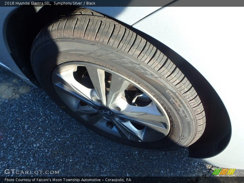 Symphony Silver / Black 2018 Hyundai Elantra SEL