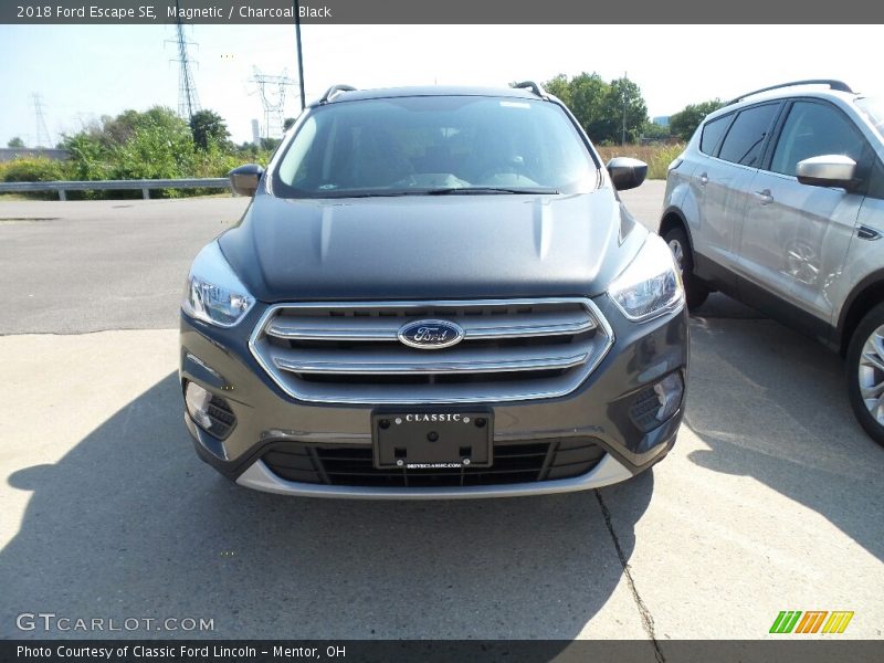 Magnetic / Charcoal Black 2018 Ford Escape SE