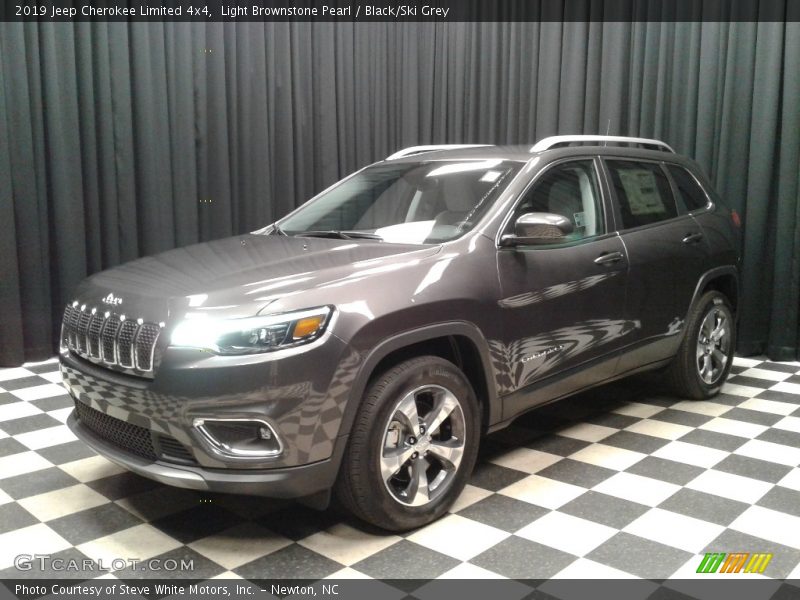Light Brownstone Pearl / Black/Ski Grey 2019 Jeep Cherokee Limited 4x4