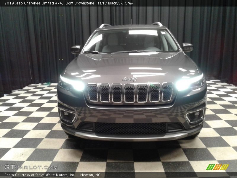 Light Brownstone Pearl / Black/Ski Grey 2019 Jeep Cherokee Limited 4x4