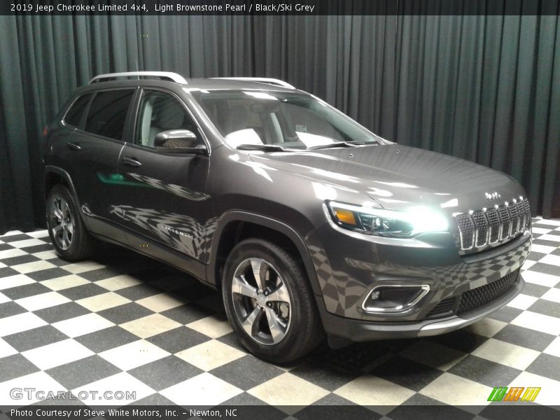 Light Brownstone Pearl / Black/Ski Grey 2019 Jeep Cherokee Limited 4x4
