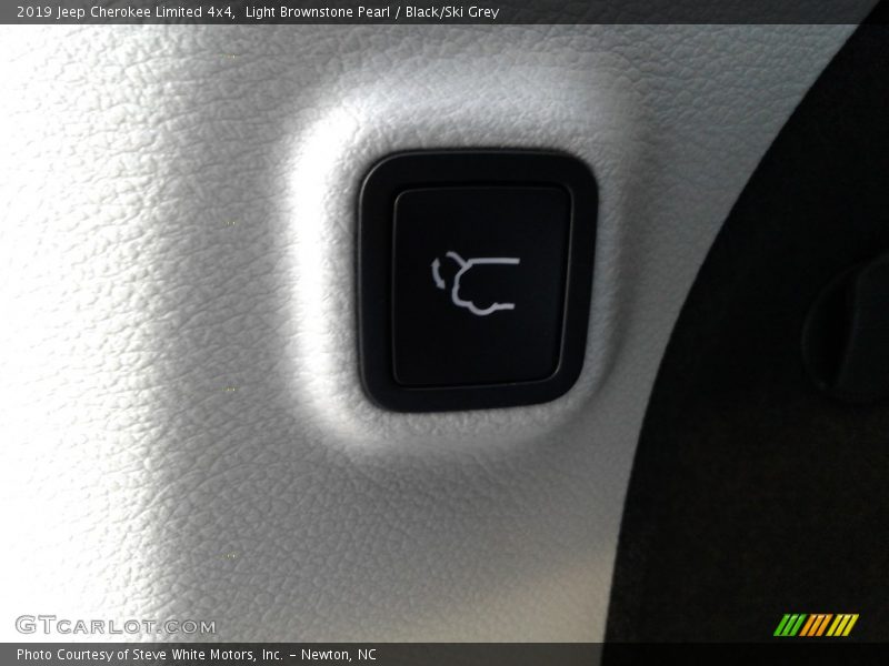 Light Brownstone Pearl / Black/Ski Grey 2019 Jeep Cherokee Limited 4x4