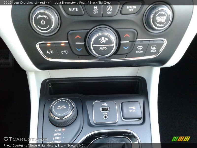 Light Brownstone Pearl / Black/Ski Grey 2019 Jeep Cherokee Limited 4x4
