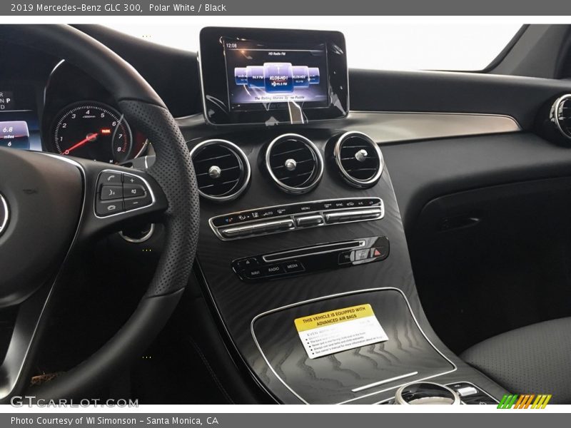 Polar White / Black 2019 Mercedes-Benz GLC 300