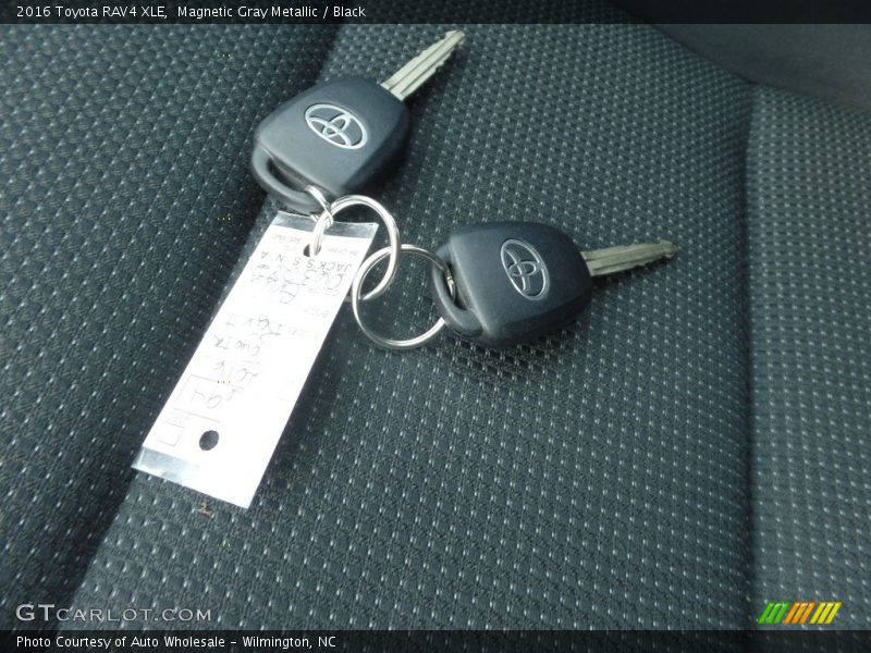 Magnetic Gray Metallic / Black 2016 Toyota RAV4 XLE