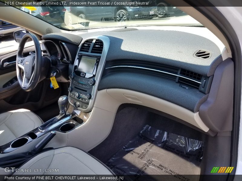 Iridescent Pearl Tricoat / Cocoa/Light Neutral 2016 Chevrolet Malibu Limited LTZ