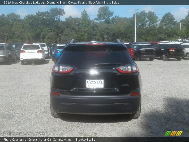 Diamond Black Crystal Pearl / Black/Light Frost Beige 2019 Jeep Cherokee Latitude