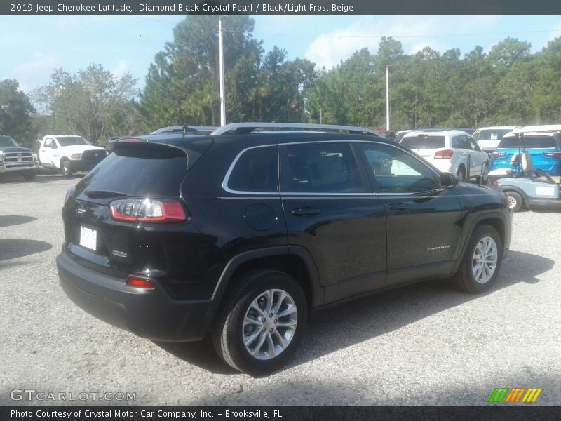 Diamond Black Crystal Pearl / Black/Light Frost Beige 2019 Jeep Cherokee Latitude