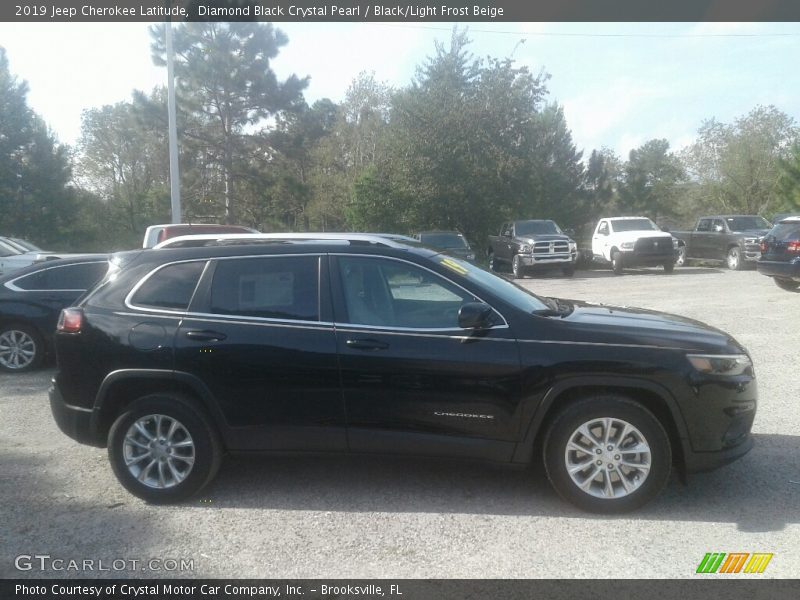 Diamond Black Crystal Pearl / Black/Light Frost Beige 2019 Jeep Cherokee Latitude