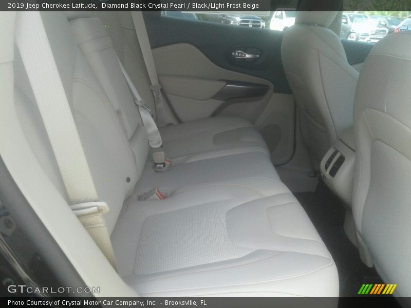 Diamond Black Crystal Pearl / Black/Light Frost Beige 2019 Jeep Cherokee Latitude