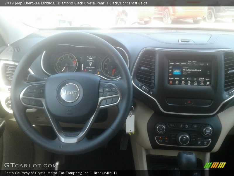Diamond Black Crystal Pearl / Black/Light Frost Beige 2019 Jeep Cherokee Latitude