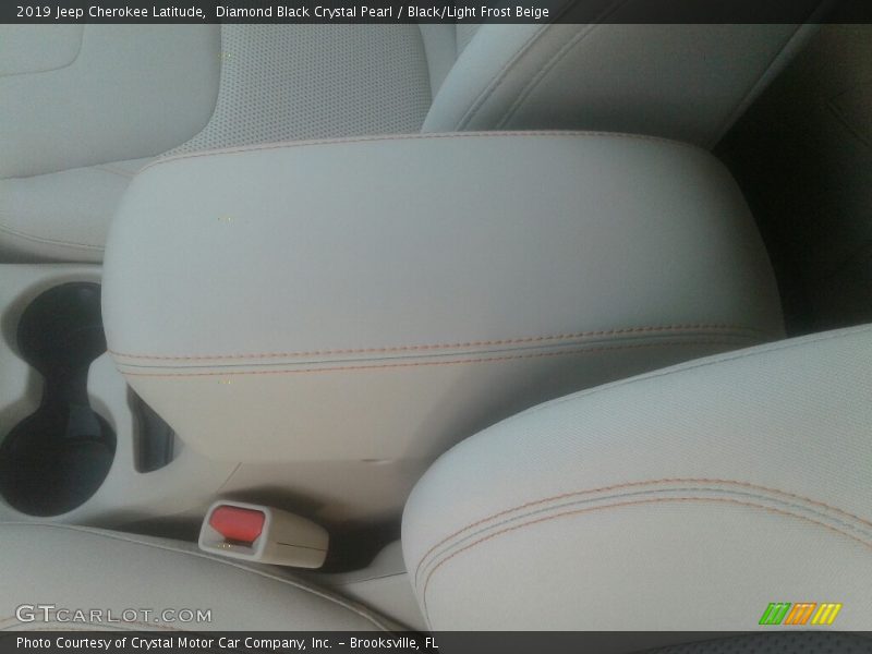 Diamond Black Crystal Pearl / Black/Light Frost Beige 2019 Jeep Cherokee Latitude