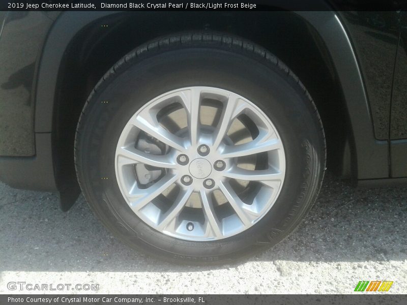 Diamond Black Crystal Pearl / Black/Light Frost Beige 2019 Jeep Cherokee Latitude