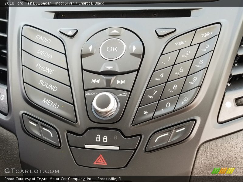 Ingot Silver / Charcoal Black 2018 Ford Fiesta SE Sedan