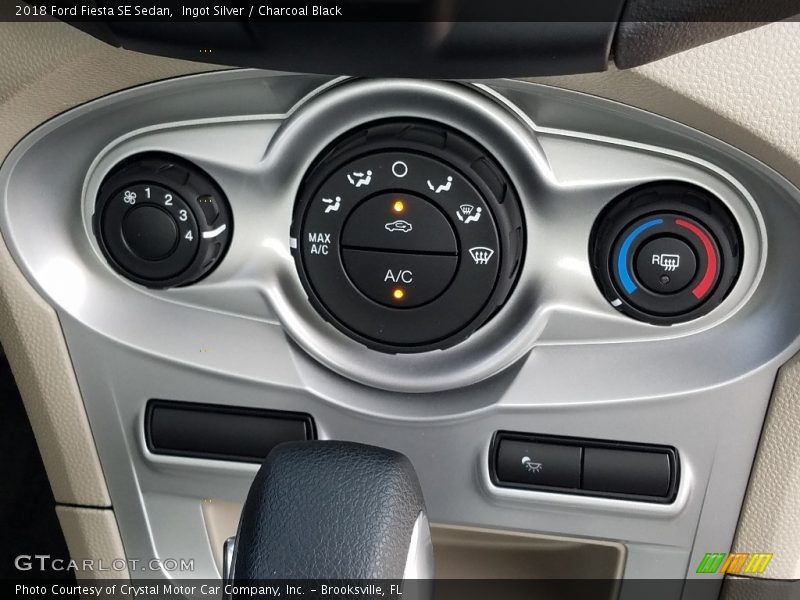 Ingot Silver / Charcoal Black 2018 Ford Fiesta SE Sedan