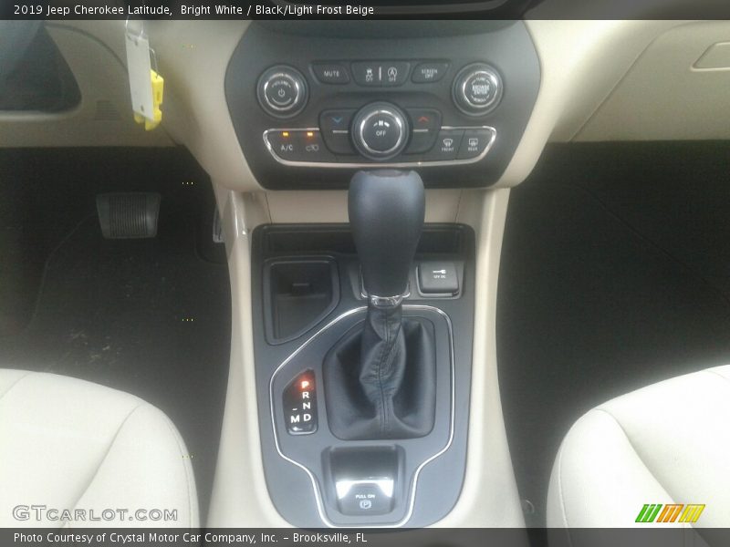 Bright White / Black/Light Frost Beige 2019 Jeep Cherokee Latitude
