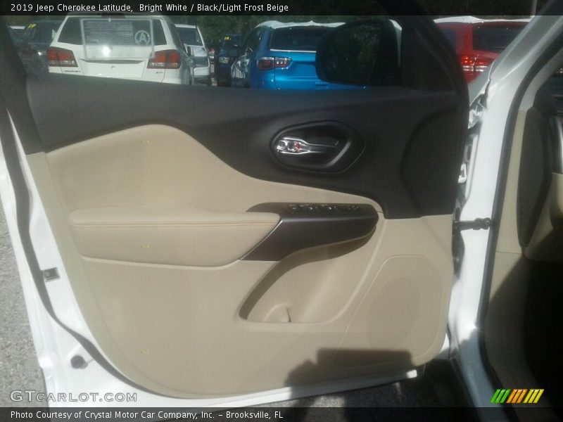 Bright White / Black/Light Frost Beige 2019 Jeep Cherokee Latitude
