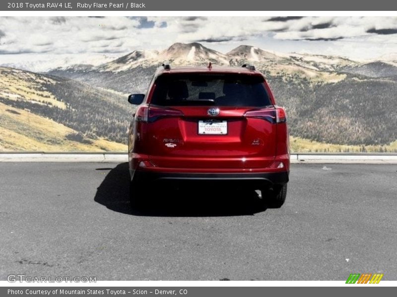 Ruby Flare Pearl / Black 2018 Toyota RAV4 LE
