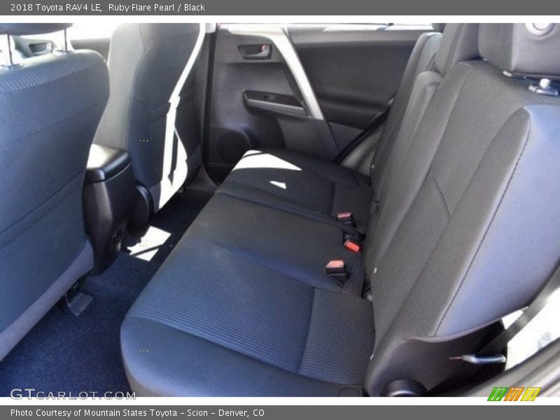 Ruby Flare Pearl / Black 2018 Toyota RAV4 LE