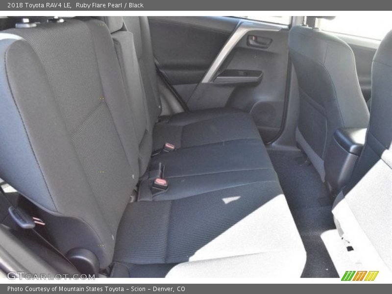 Ruby Flare Pearl / Black 2018 Toyota RAV4 LE