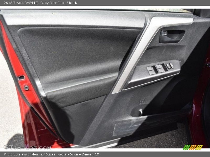 Ruby Flare Pearl / Black 2018 Toyota RAV4 LE