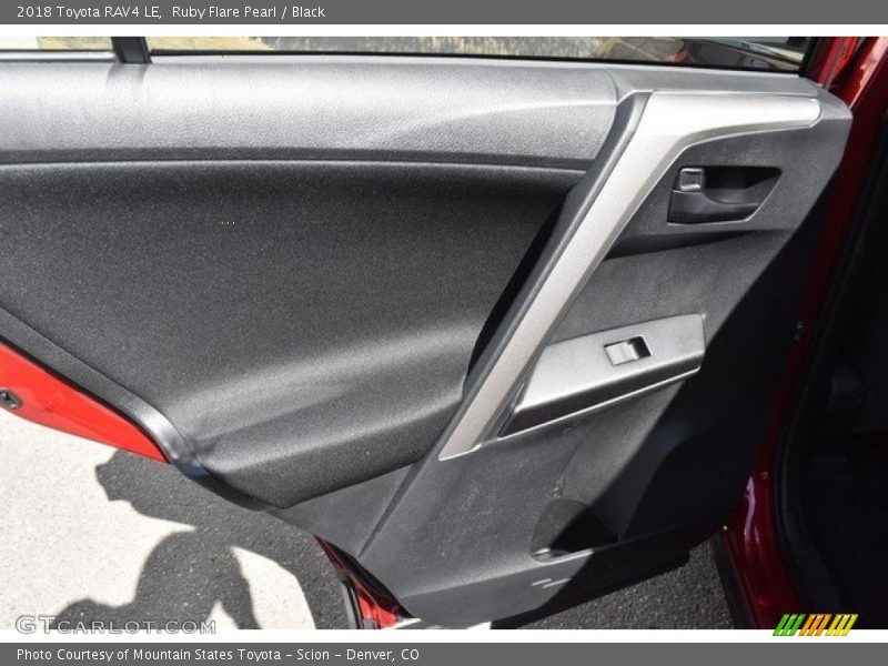 Ruby Flare Pearl / Black 2018 Toyota RAV4 LE