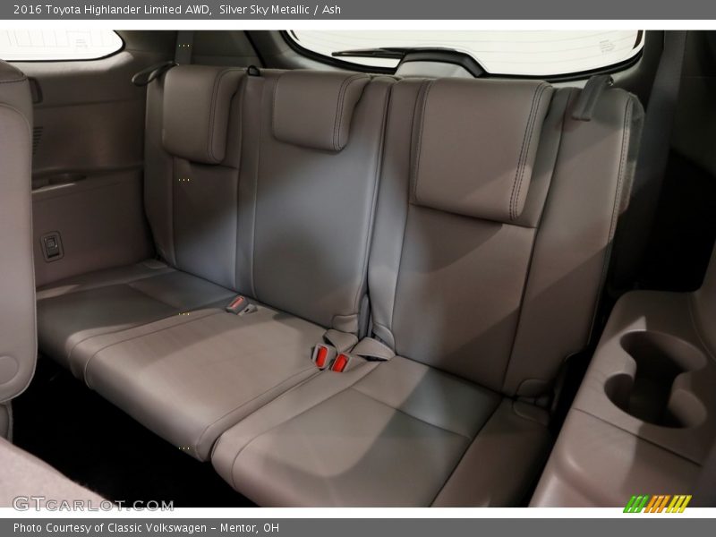 Silver Sky Metallic / Ash 2016 Toyota Highlander Limited AWD