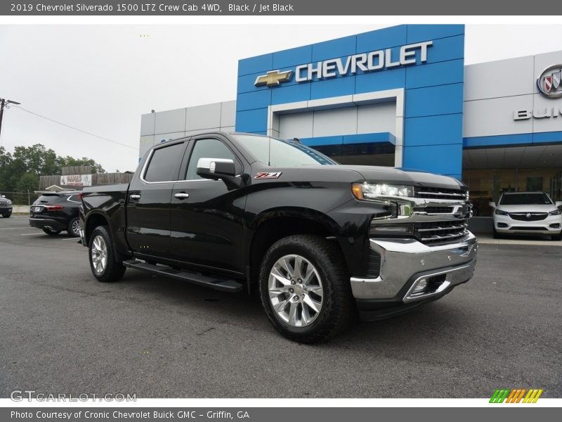 Front 3/4 View of 2019 Silverado 1500 LTZ Crew Cab 4WD