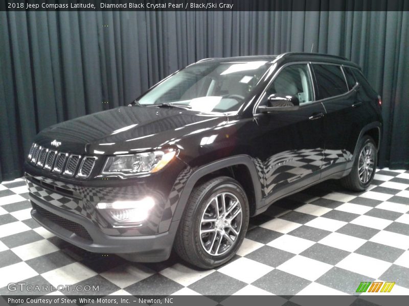 Diamond Black Crystal Pearl / Black/Ski Gray 2018 Jeep Compass Latitude