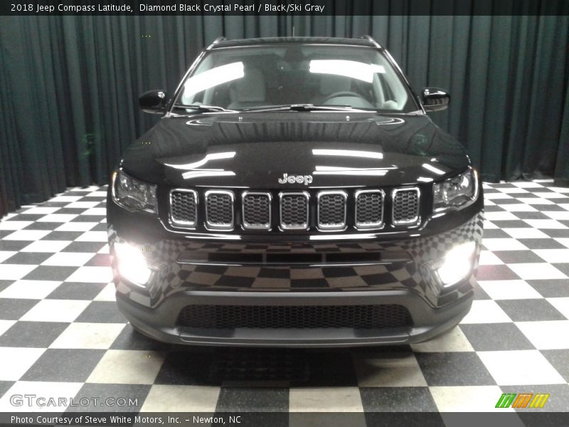 Diamond Black Crystal Pearl / Black/Ski Gray 2018 Jeep Compass Latitude