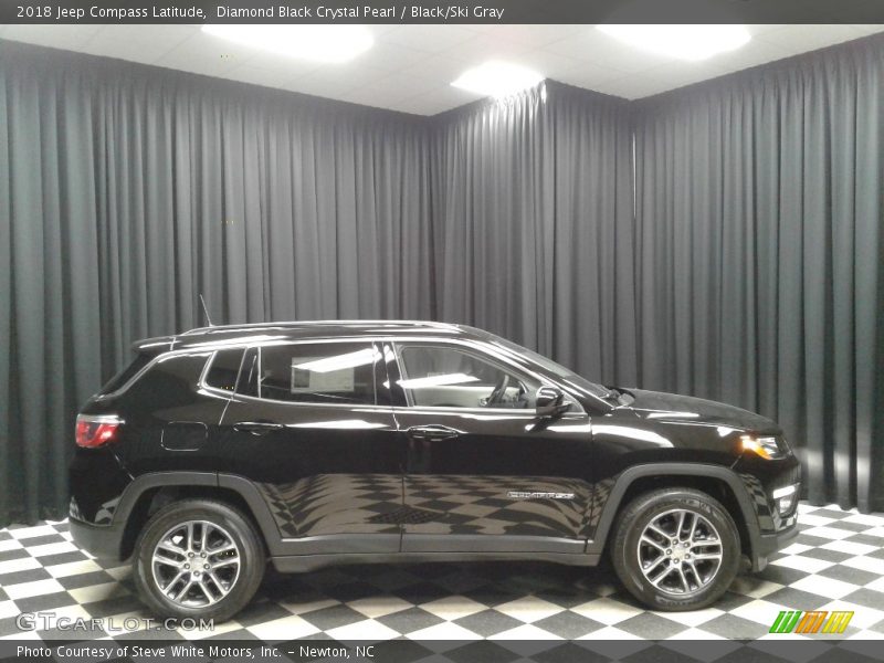 Diamond Black Crystal Pearl / Black/Ski Gray 2018 Jeep Compass Latitude