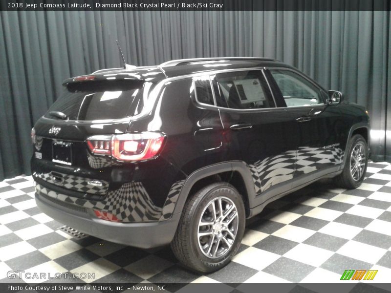 Diamond Black Crystal Pearl / Black/Ski Gray 2018 Jeep Compass Latitude