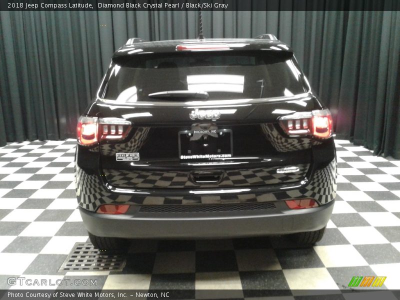 Diamond Black Crystal Pearl / Black/Ski Gray 2018 Jeep Compass Latitude