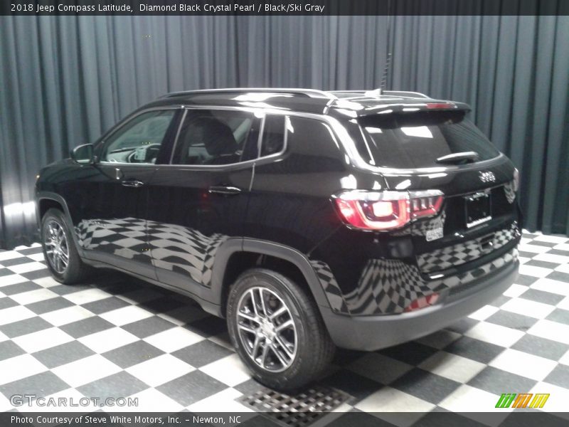 Diamond Black Crystal Pearl / Black/Ski Gray 2018 Jeep Compass Latitude