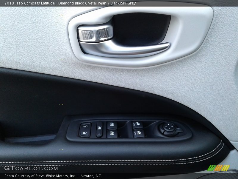 Diamond Black Crystal Pearl / Black/Ski Gray 2018 Jeep Compass Latitude