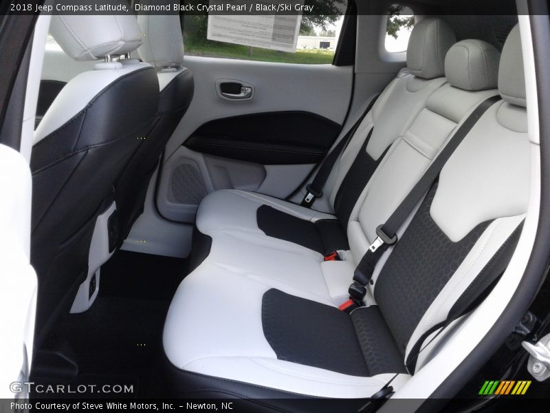 Diamond Black Crystal Pearl / Black/Ski Gray 2018 Jeep Compass Latitude
