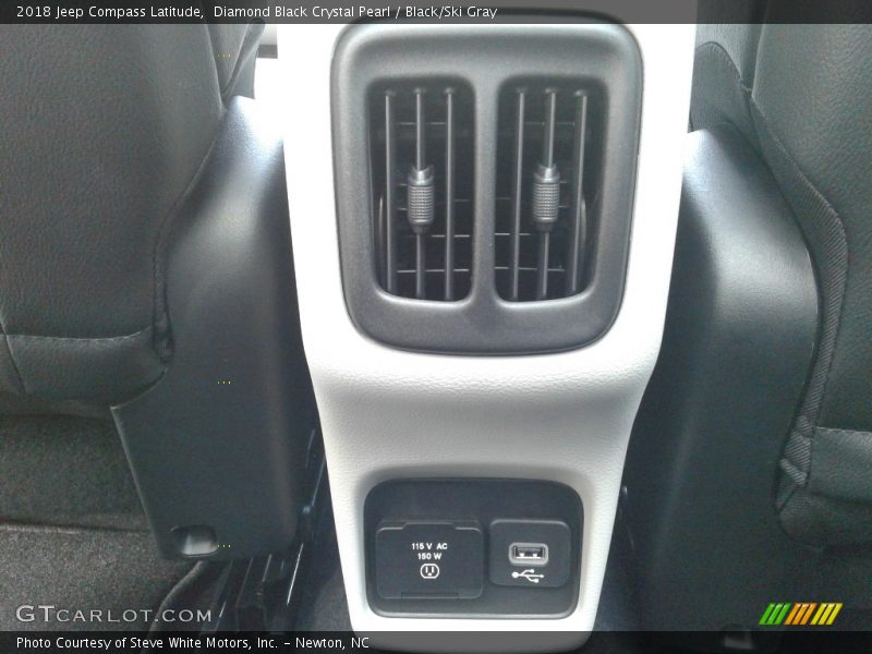 Diamond Black Crystal Pearl / Black/Ski Gray 2018 Jeep Compass Latitude