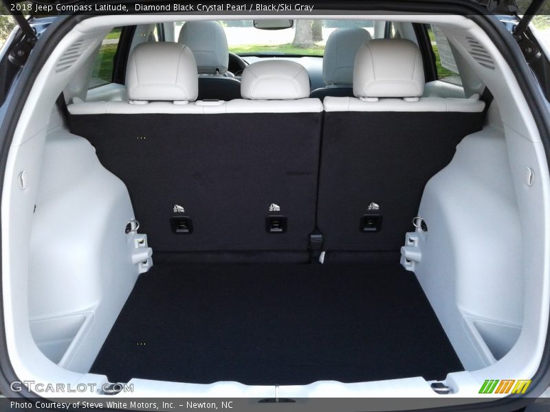 Diamond Black Crystal Pearl / Black/Ski Gray 2018 Jeep Compass Latitude