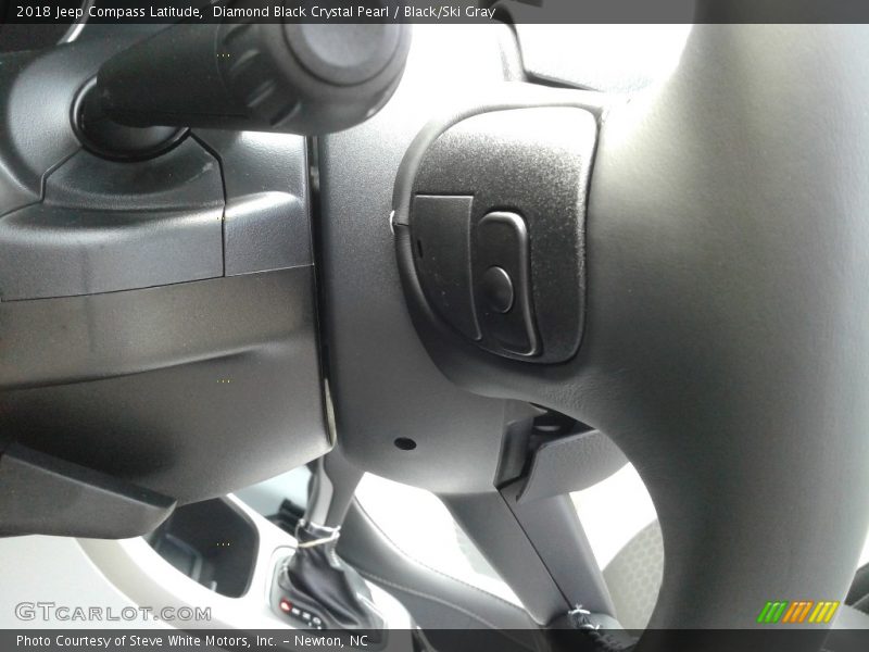Diamond Black Crystal Pearl / Black/Ski Gray 2018 Jeep Compass Latitude
