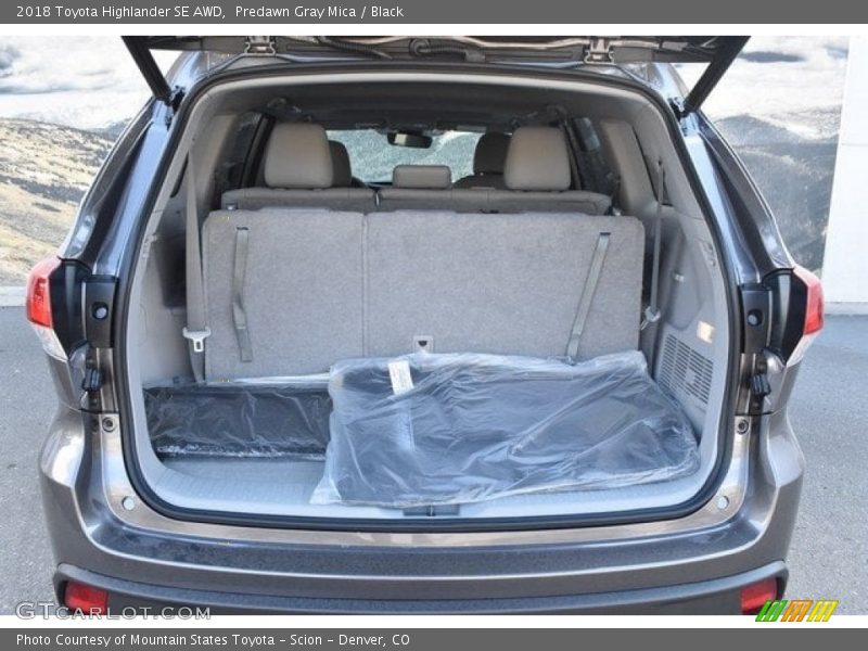 Predawn Gray Mica / Black 2018 Toyota Highlander SE AWD